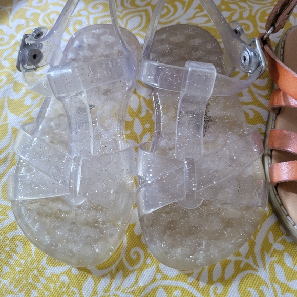 Michael Kors toddler sandals - Picture 4 of 5
